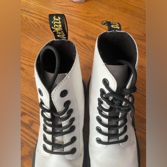 Great Condition size 8 White Dr. Marten’s. These are PERFECT! You will be happy! - Picture 2 of 9